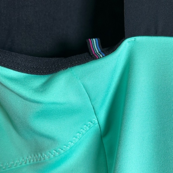 Pearl Izumi Elite Escape Tank Size Small Green adjustable, inside bra support - Picture 9 of 11
